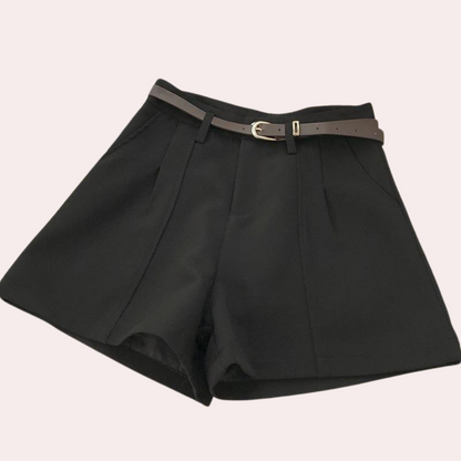 Klaras - Stylish women's shorts with wide legs